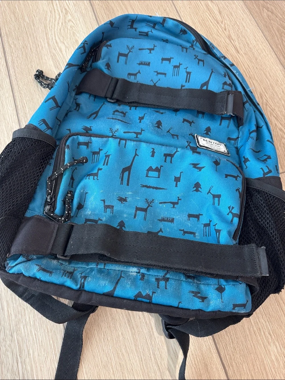 Burton Batoh Treble Yell Wall Paper Print Backpack Distressed All Over Print